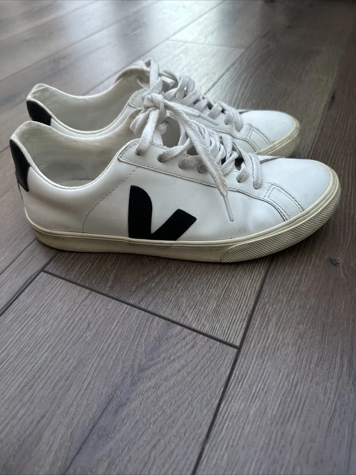 Size 5 - VEJA Esplar Logo White - EO020005A, photo 1 of 5