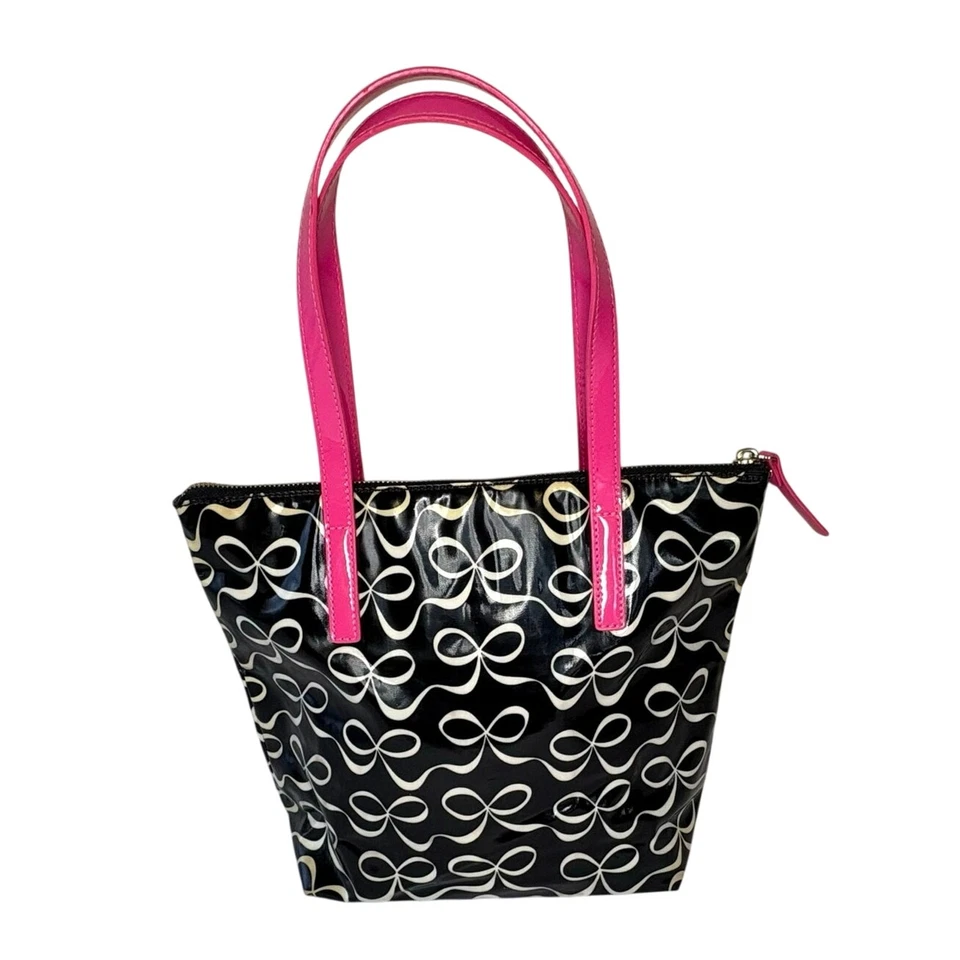 Bolso de mano pequeño Kate Spade con moño de vinilo negro blanco rosa | Cartera con asa superior Foto 2 de 4