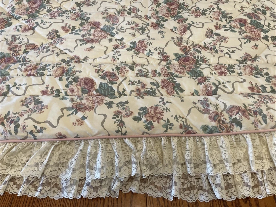 Croscill Elizabeth Gray Victoria Lace Comforter w/Skirt 2 Set Sheets Pillowcases - Image 2 of 4