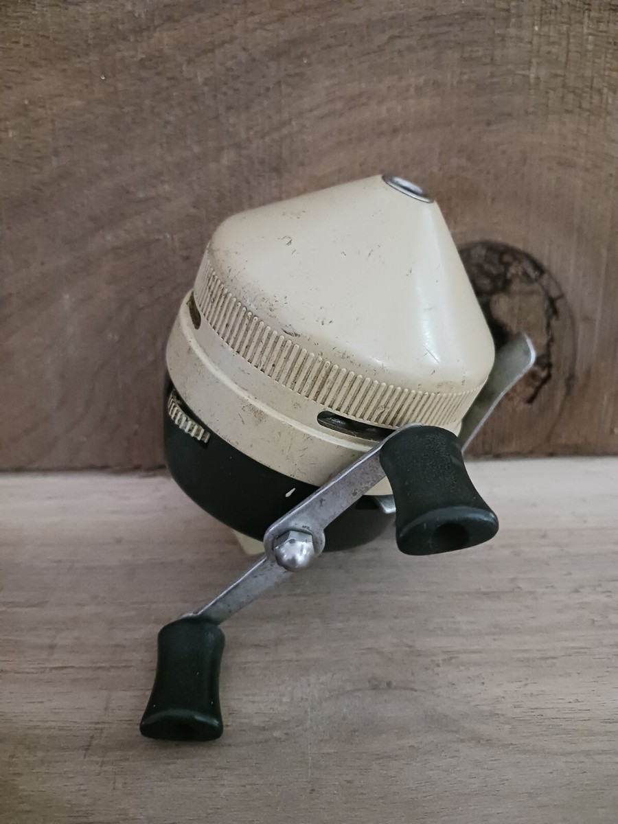 らっこ Vintage Black/Cream ZEBCO 404 Metal Foot Spincast Fishing Reel USA
