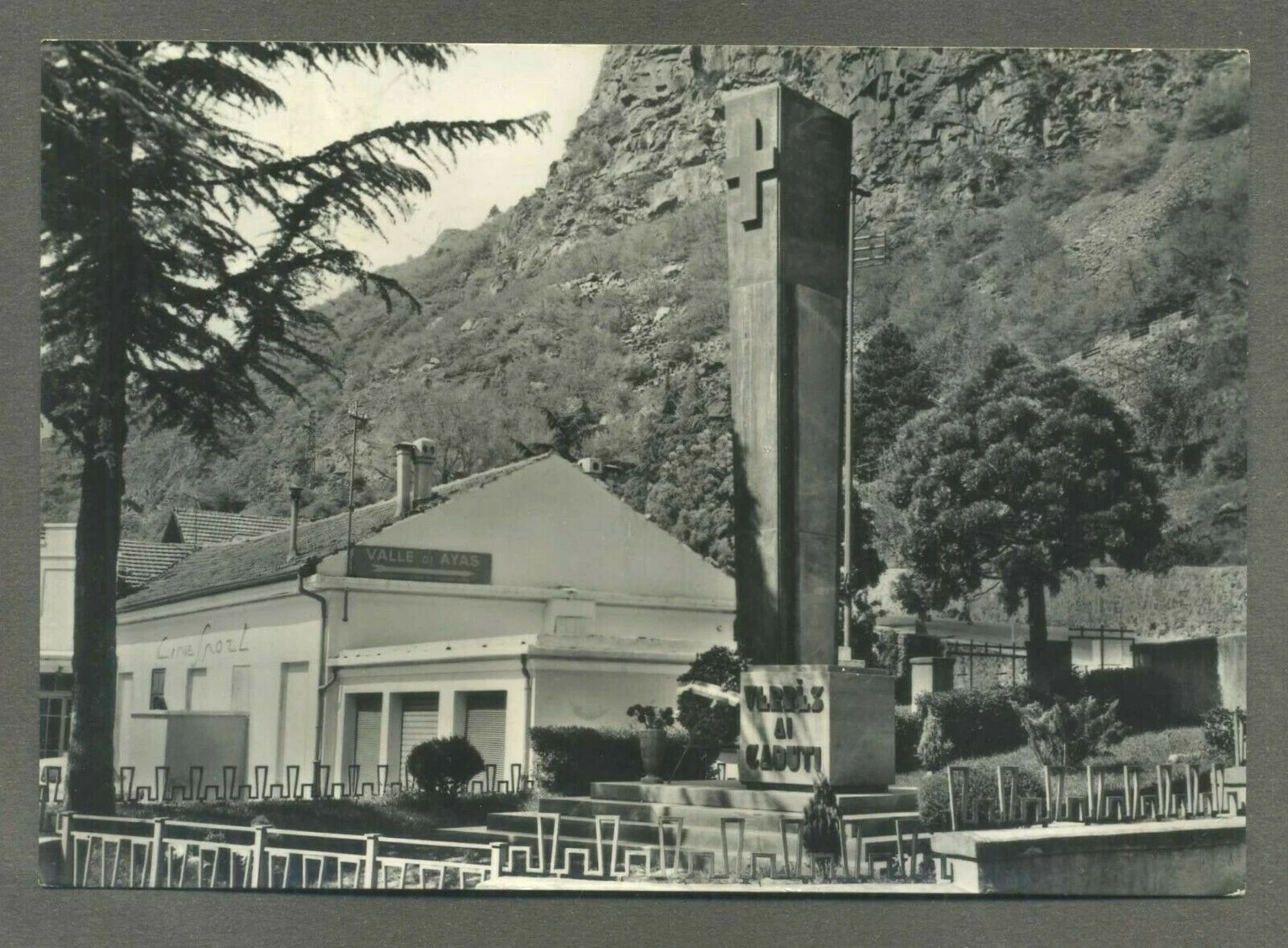 Photo 1/2