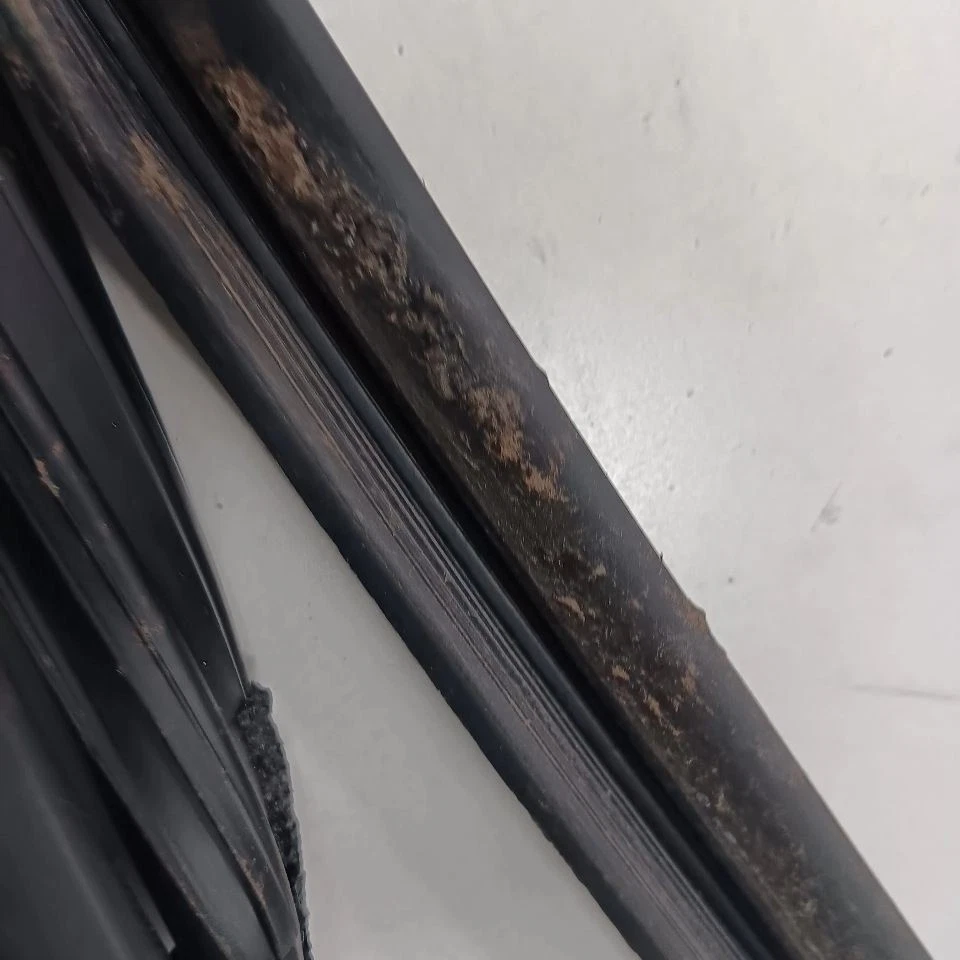 Sello de ventana de vidrio para puerta Toyota Prius C goma trasera izquierda 2017 2016  Foto 3 de 4