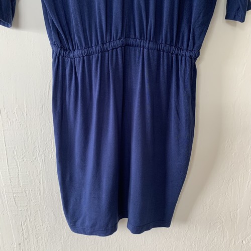 Mini abito Krisa Revolve blu navy scollo a V schiena a V taglia XS - Foto 7 di 8