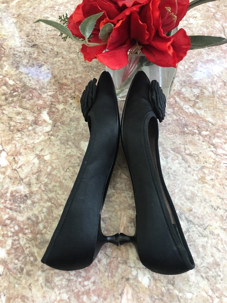Salvatore Ferragamo Boutique Black Satin Flower Pumps Sz 7.5 Salvatore Ferragamo Boutique Black Satin Flower Pumps Sz 7.5