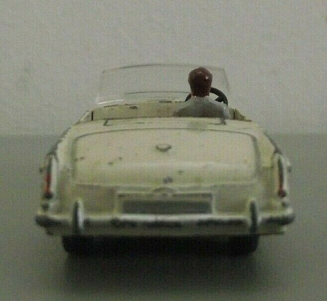 Dinky Toy 113 - MGB - Original model with repro Man Fitted (DT2048) - Picture 4 of 7