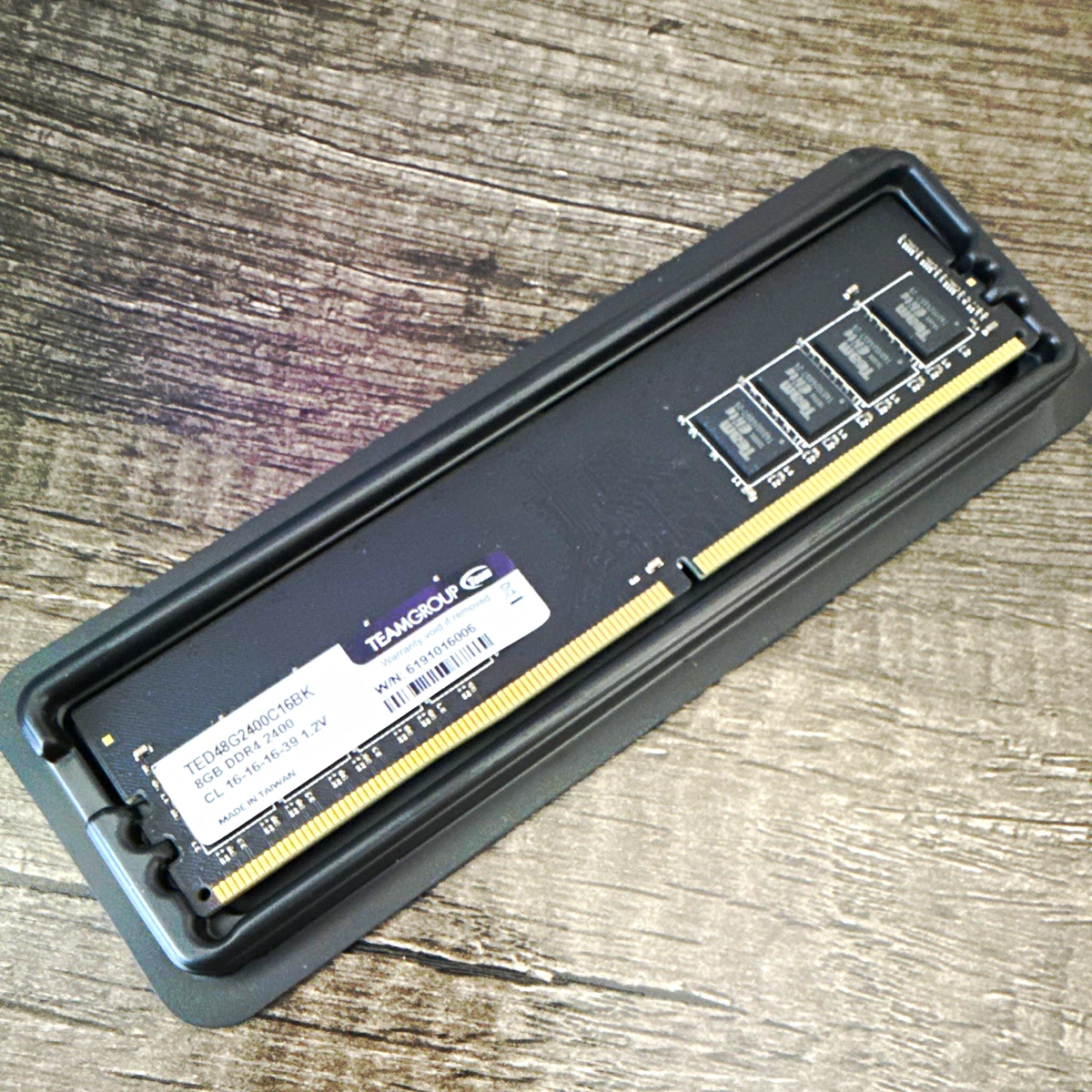 Team Group PC4-19200 (DDR4-2400) Bus Speed Computer RAM 8 GB