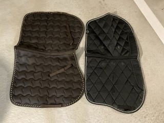 2x Satteldecke braun / schwarz Pferde Schabracken Pferdedecken