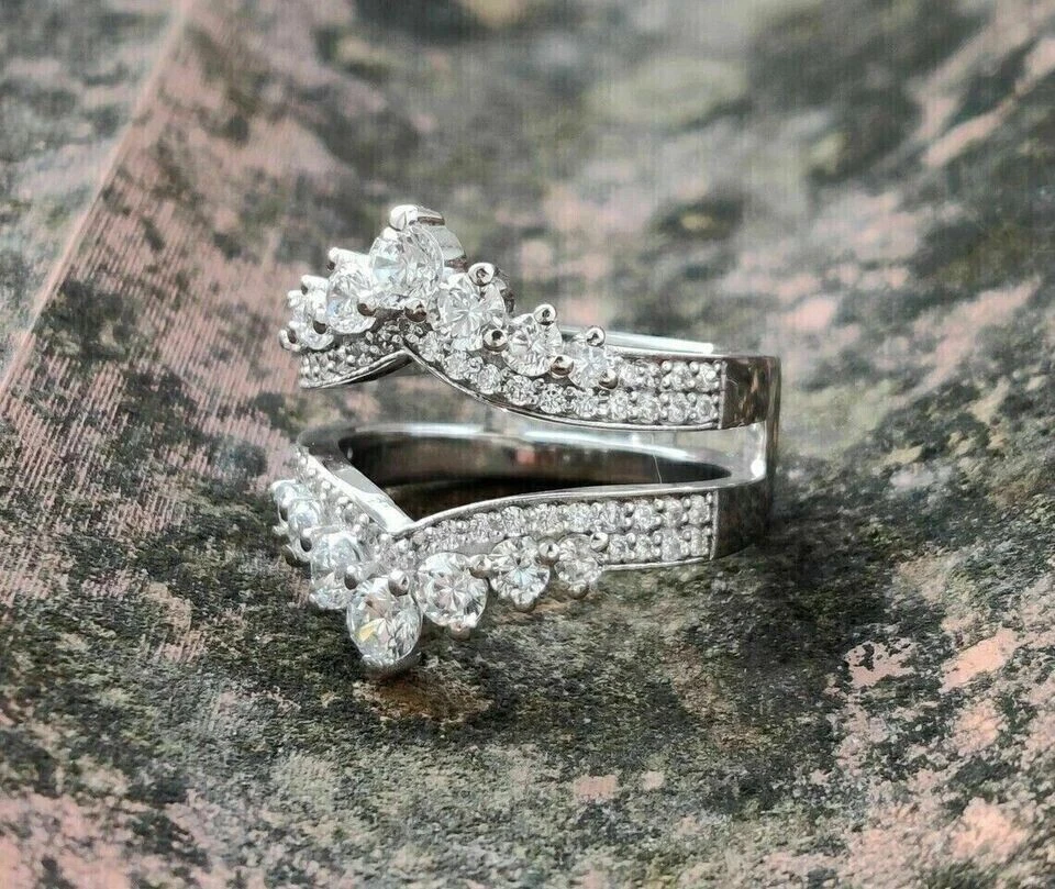 Anillo potenciador protector envolvente de diamantes creado en laboratorio de corte redondo de 4 quilates acabado de oro blanco de 14 quilates Foto 4 de 4