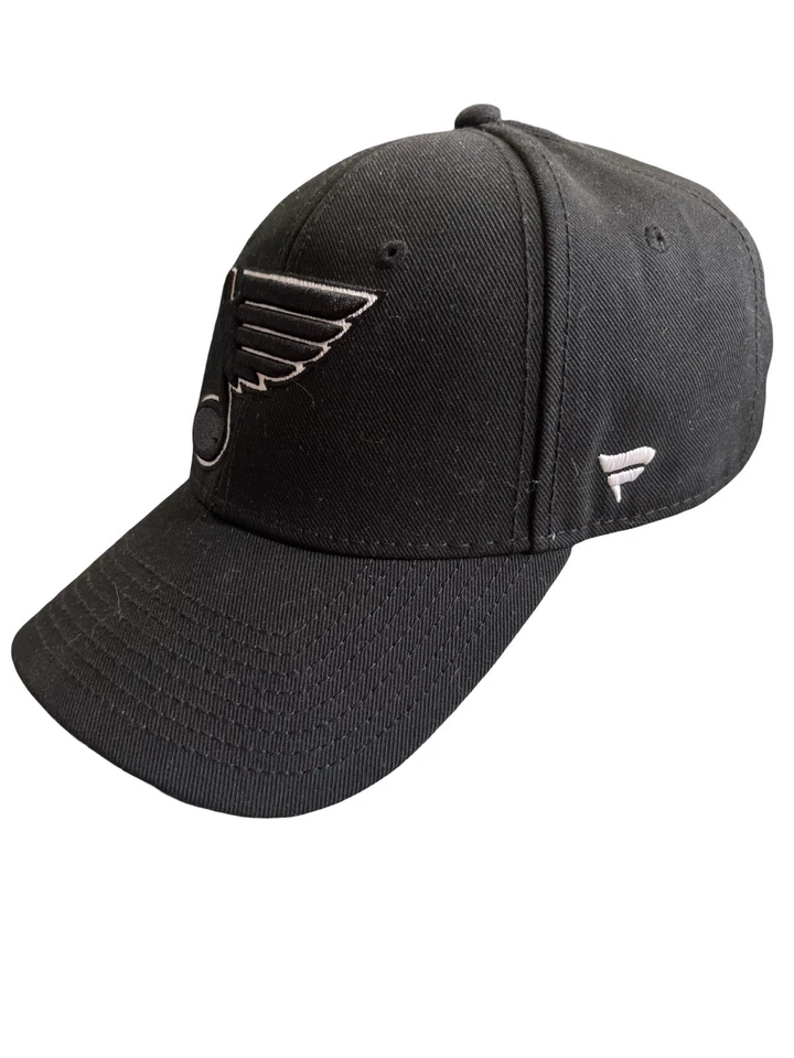 Sombrero Flexible Fanatics Hombre Negro St. Louis Azul Auténtico Pro Road Logo Foto 2 de 4