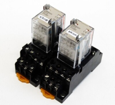 2X Omron MY4 24VDC 250VAC 30VDC Indus.Relais + PYF14A-E Relaissockel -unused-