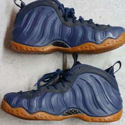 navy blue and tan foams