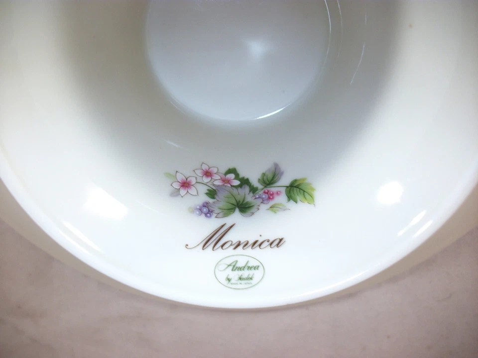 MONICA Andrea by Sadek 10.5" PLATO DE PASTEL CON PATAS sobre soporte de pedestal, vides de uva Foto 4 de 4