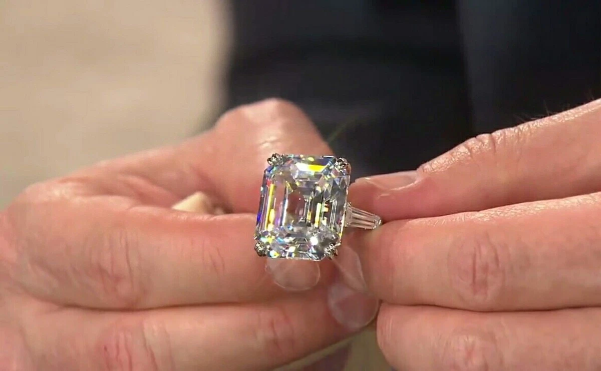 Elizabeth taylor store emerald ring