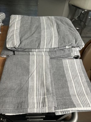 (562). Threshold Gray & White King Duvet Cover Set w/ 2 Pillow Shams/Cases