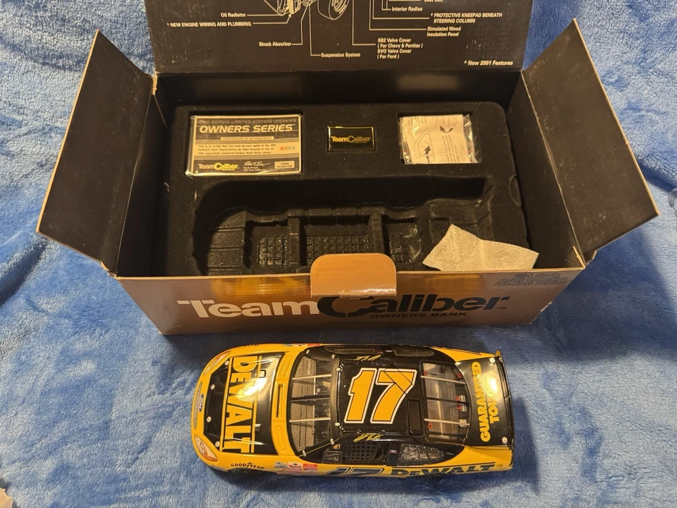 Matt Kenseth: Die-cast escala 1:24 DeWALT Ford Tarus - 2001 edición limitada NASCAR Foto 3 de 4