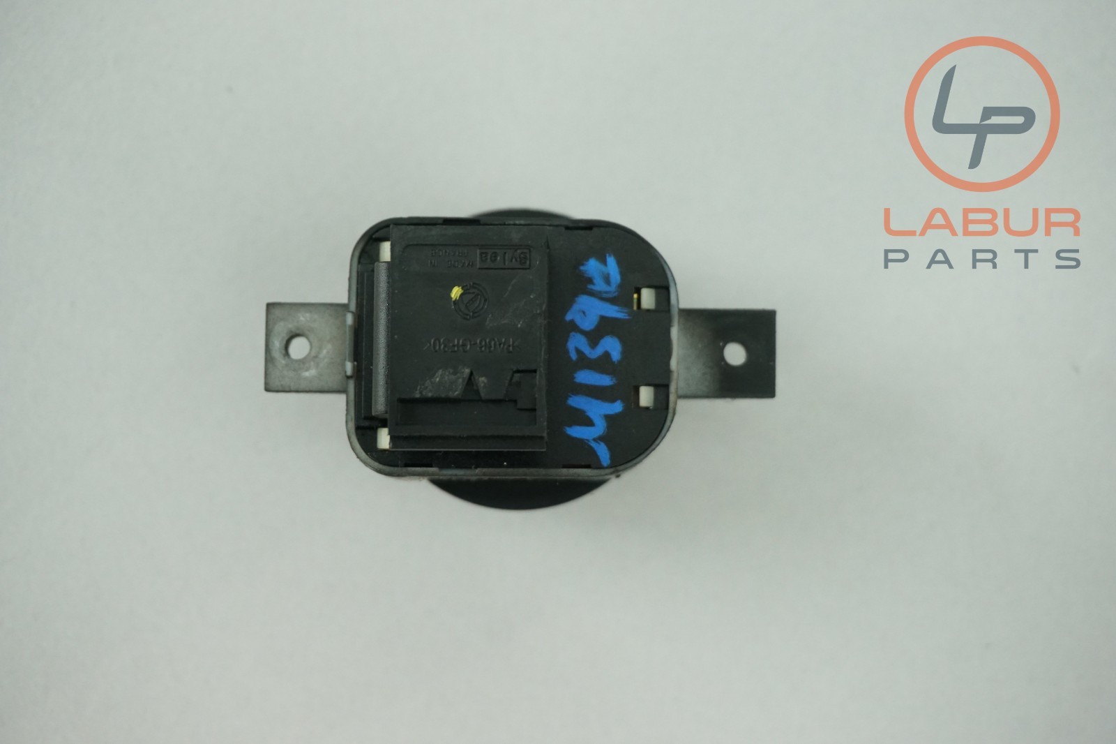 M139 03-13 Maserati Quattroporte Front Left Door Side Mirror Control Switch K190