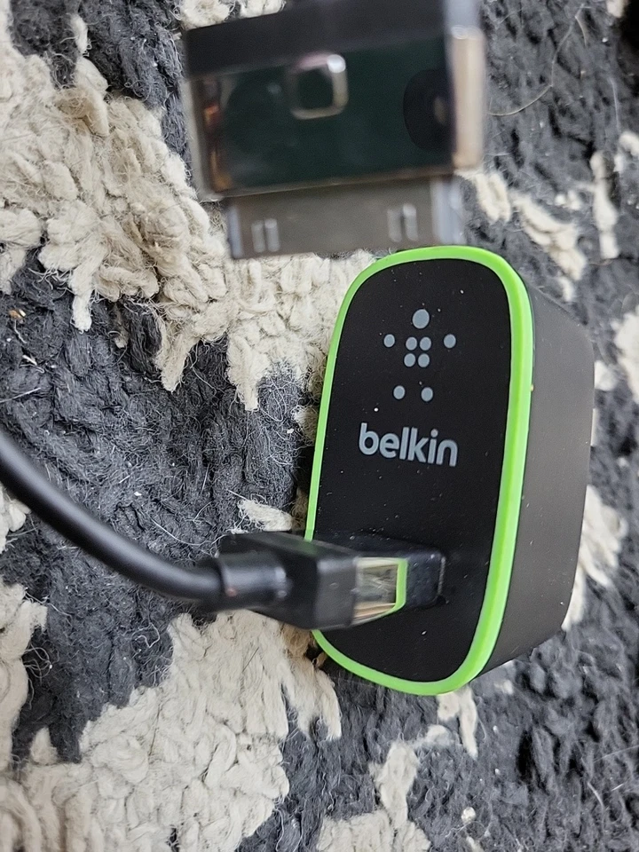 Adaptador de corriente de pared Belkin y cable de carga/sincronización de 30 pines 4 pies para iPhone/Ipod/Ipad Foto 4 de 4