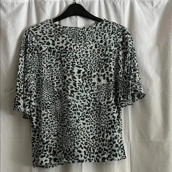 Topshop Women's Animal Print Flutter Sleeve Deep V Top, Size 6 - Image 3 of 4