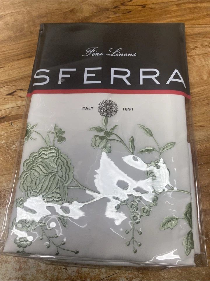 Par de fundas de almohada estándar Sferra Rosina 3125 blancas con flores verdes Foto 2 de 4