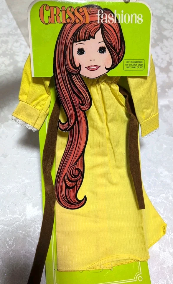 De Colección Crissy Moda Muñeca Conjunto VESTIDO AMARILLO Ideal Estampado en Hong Kong Foto 4 de 4