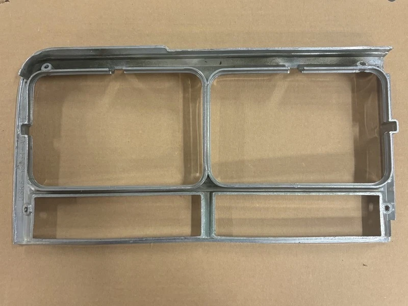 Bisel de faro Mercury Zephyr LH usado 1978-83 Foto 2 de 2