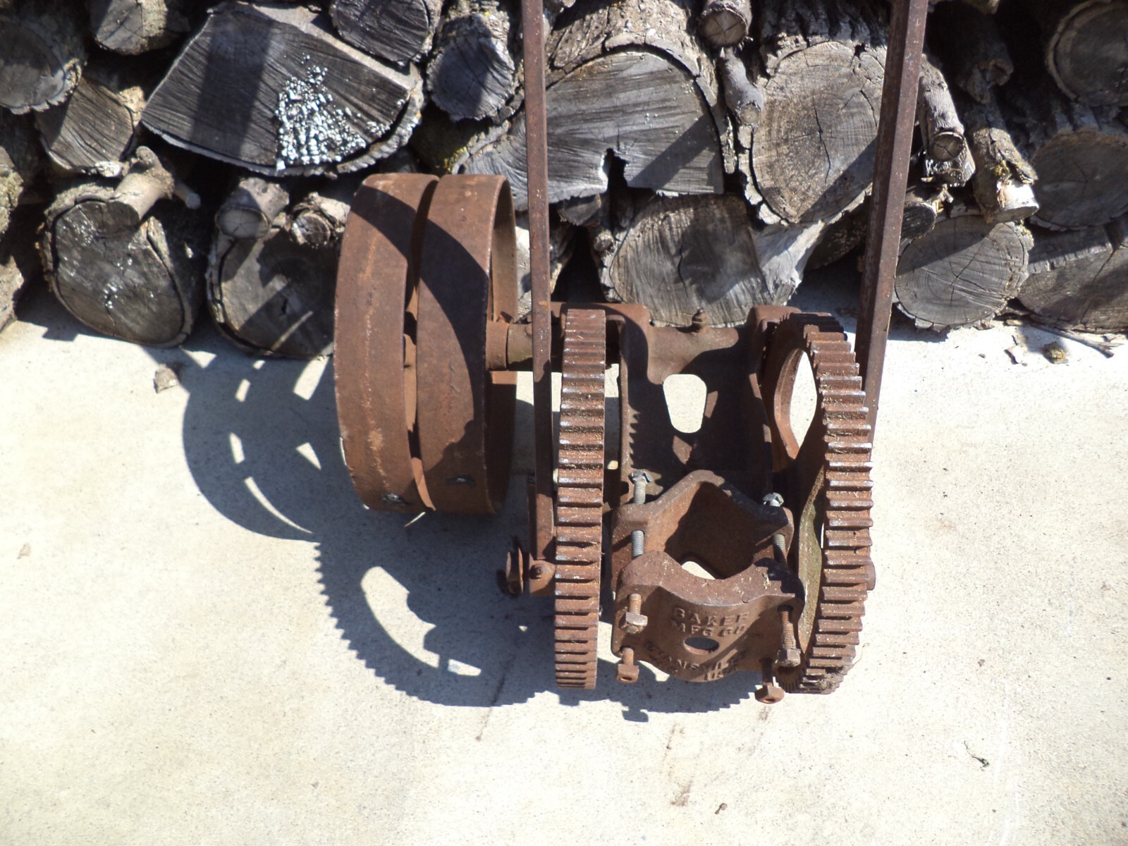 early Baker Mfg water well pump jack hit & miss engine flat belt gas