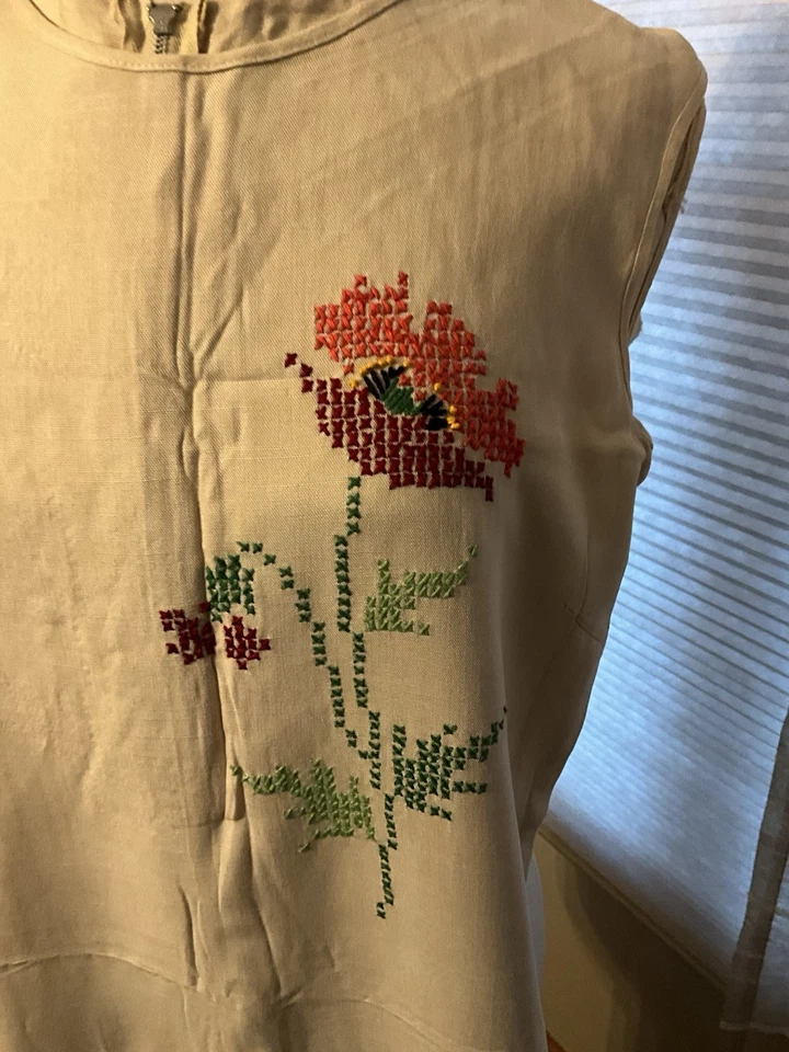 Vintage 1960's Dress Sleeveless Shift Ecru with Cross Stitch Small - Image 4 of 4