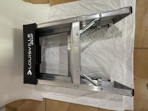 Louisville Ay8002-S55s56 Step Stand, 2 Steps, 375 Lb Load Capacity, 27 In
