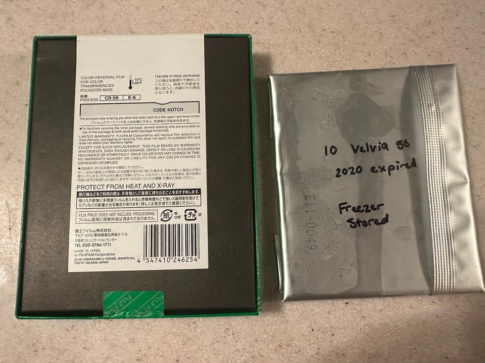 Película deslizante Fujifilm Velvia 50 4x5 30 hojas, congelador guardado Foto 2 de 3