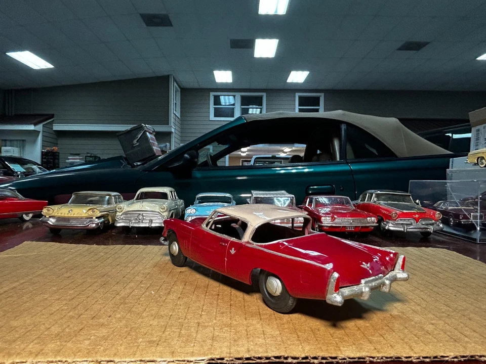 Vintage AMT 1953 Studebaker Commander Dealer Promo Model Car 1:25 Scale W/ Case - Image 3 of 4