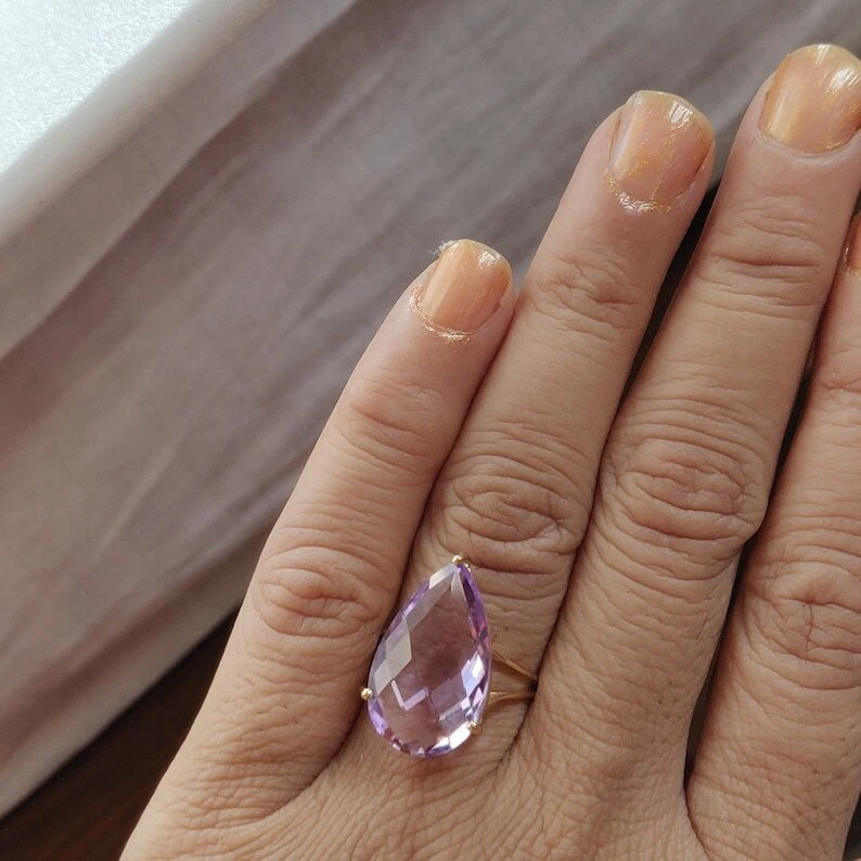 Anillo solitario de amatista púrpura natural de 9,10 quilates enchapado en oro amarillo de plata 925 Foto 4 de 4