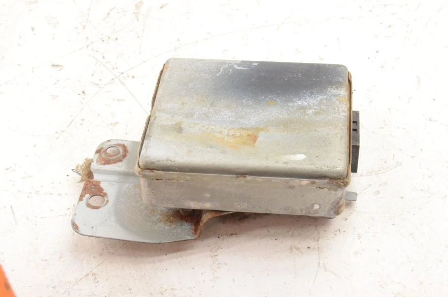 1984-1985 NISSAN 300ZX VG30 Z31 CRUISE CONTROL MODULE 18930 17P00 - Изображение 3 из 4