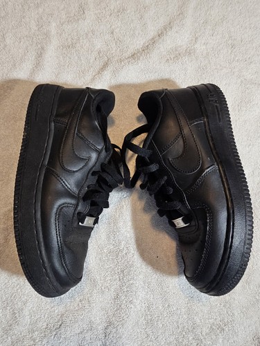 Size 4y(GS) - Nike Air Force 1 Low Triple Black - 314192-009 - Picture 2 of 5