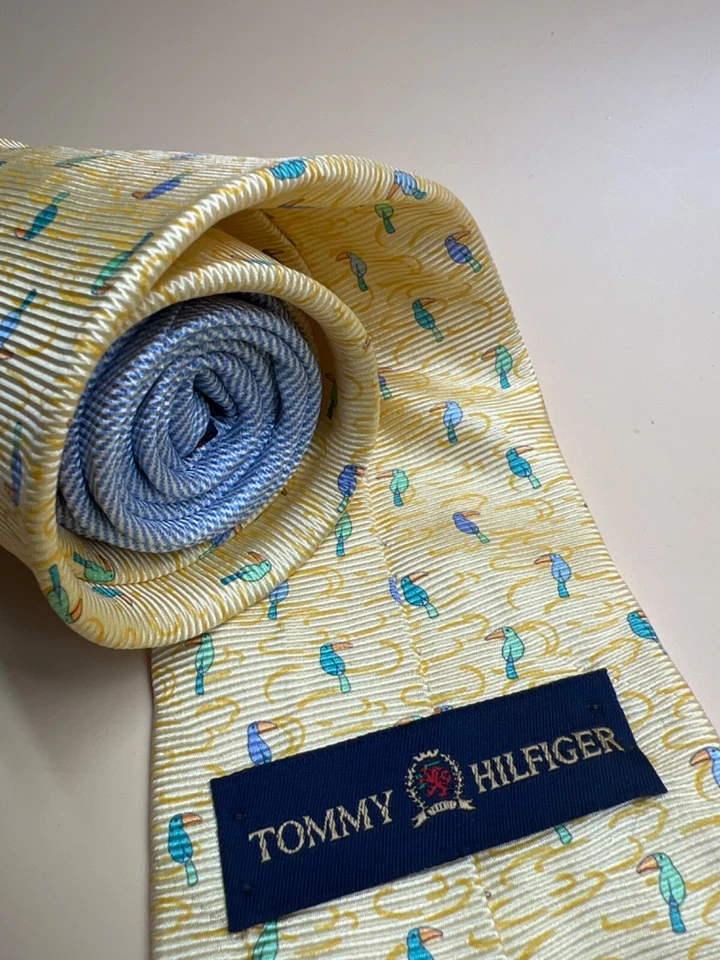 Tommy Hilfiger Silk Tie made in Italy Parrot tie 56" x 3.75 - Image 4 of 4