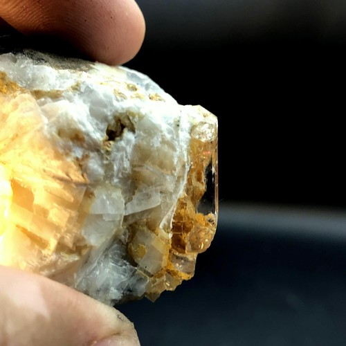 Cristallo di topazio imperiale naturale 88 grammi con matrice | Katlang Pakistan - Foto 12 di 15