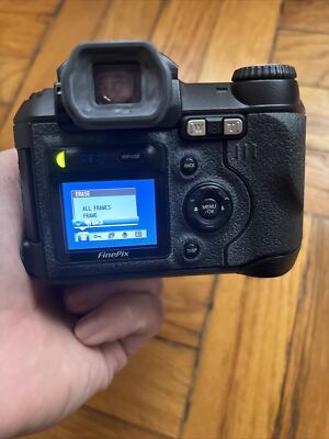 Fujifilm FinePix S5000 3.1MP, 10x Optical Zoom Digital Camera READ