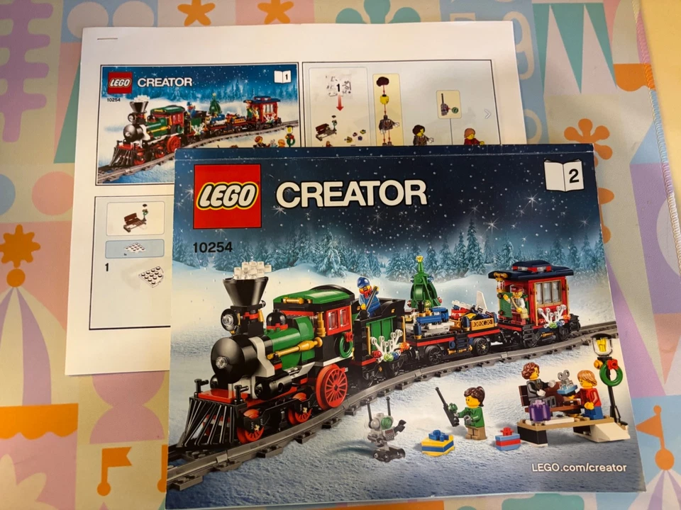 LEGO 10254: Winter Village Holiday Train, 98% complete w/ instructions & box - Image 2 of 4