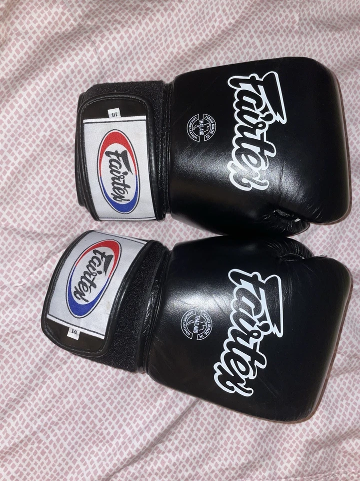 PAQUETE DE EQUIPO BLACK FRIDAY PRO: Fairtex 14 oz, cinturón eléctrico Venum & Cardillo XXL Foto 3 de 4