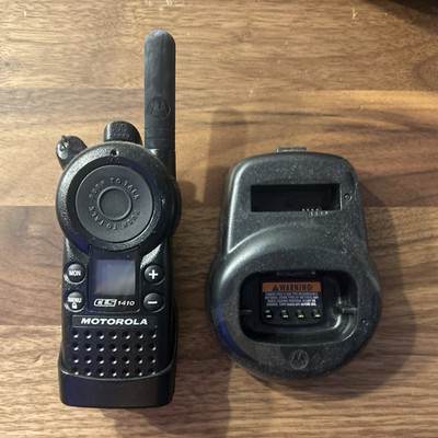 Motorola CLS1410 Two-Way Radio Charger Base Cradle Dock w/ AC Power Adapter