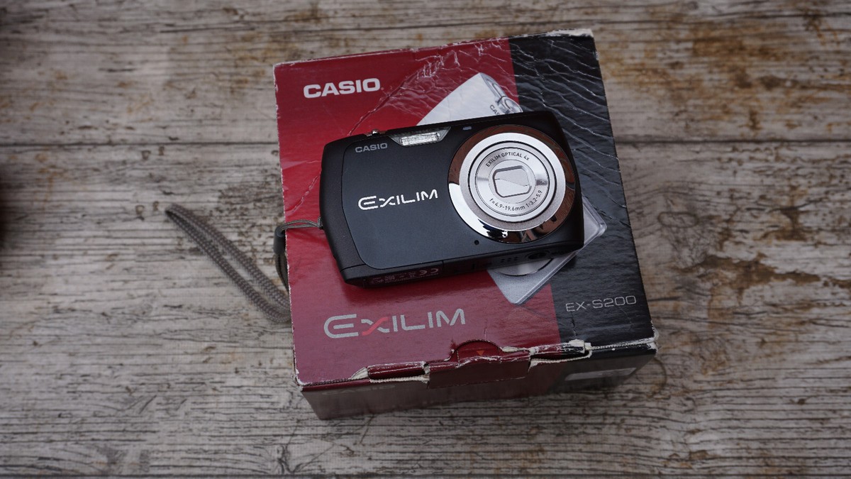 Casio EXILIM EX-S200 14.1MP Digitalkamera Vintage Digicam Retro