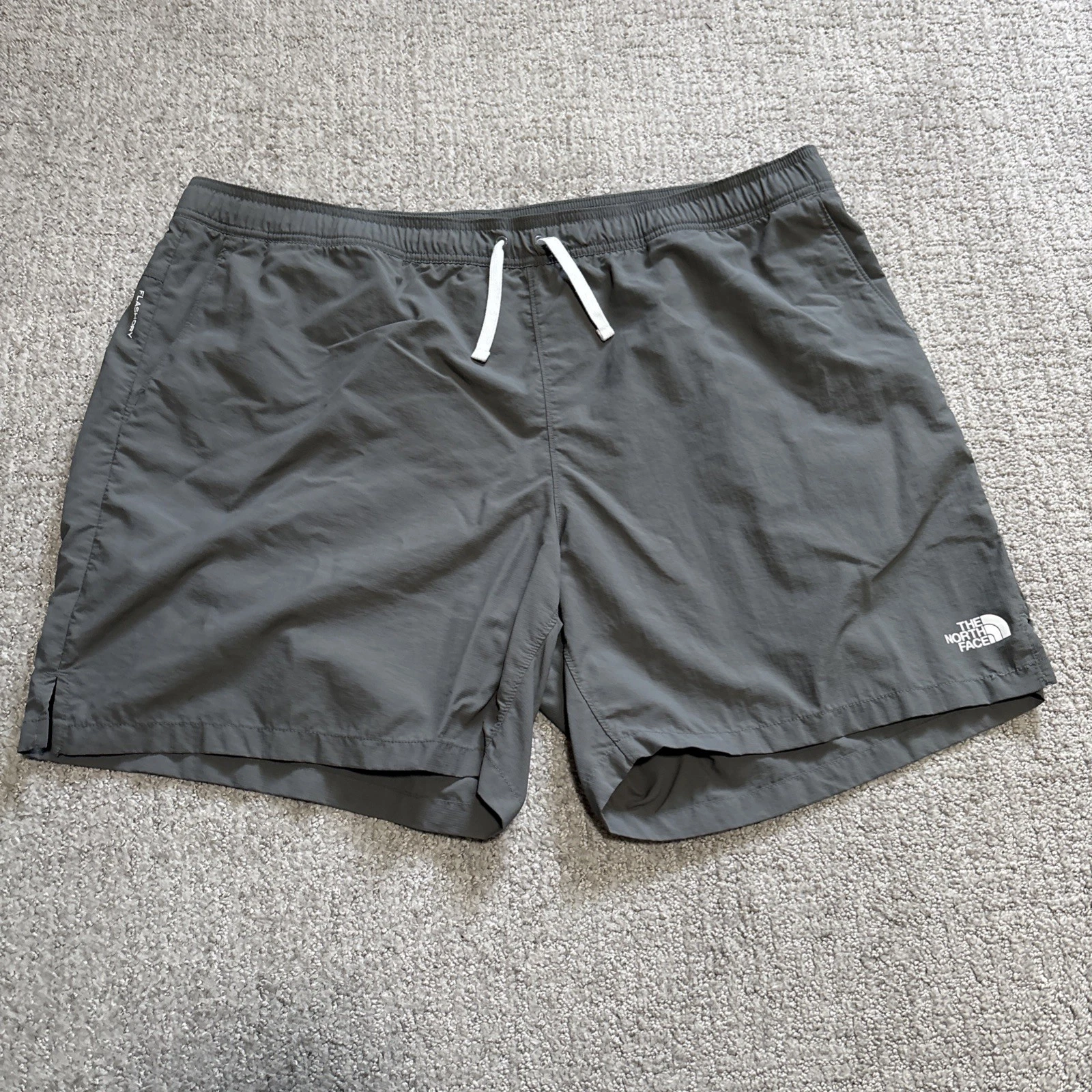 The North Face Flashdry Men’s Shorts featuring an elastic waistband Size XXL