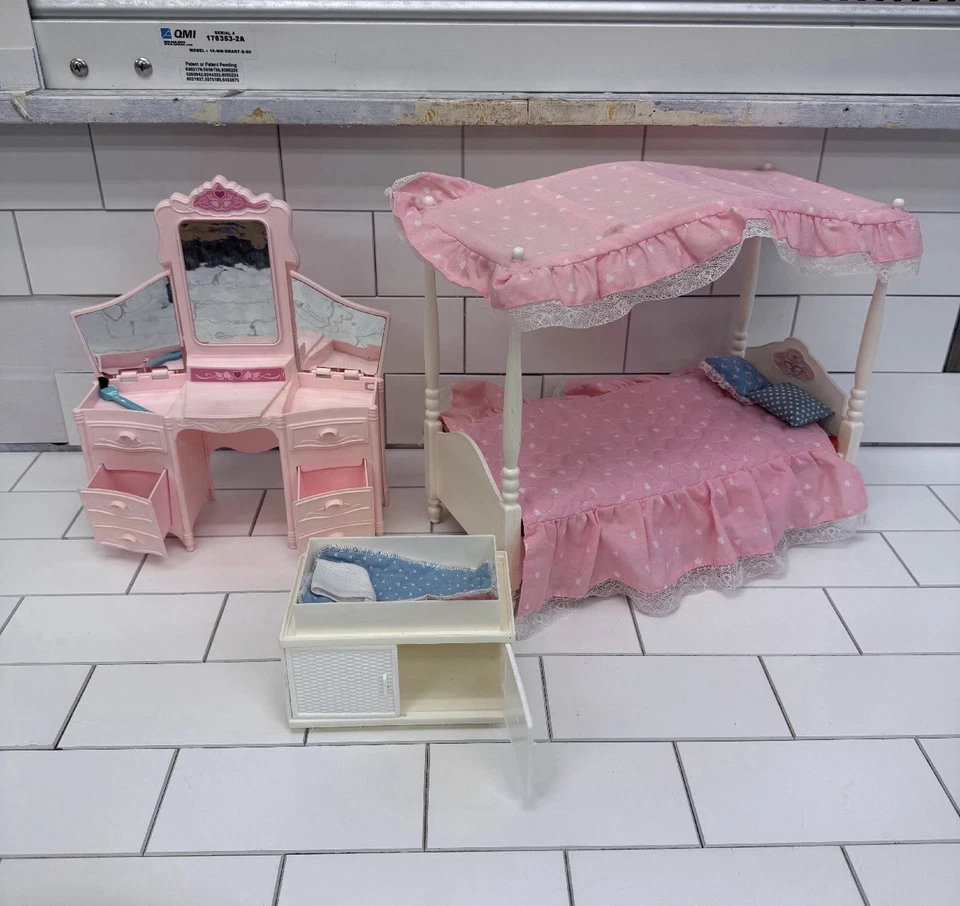 Lote de 21 bonecas Barbie com acessórios e móveis - Imagem 2 de 4