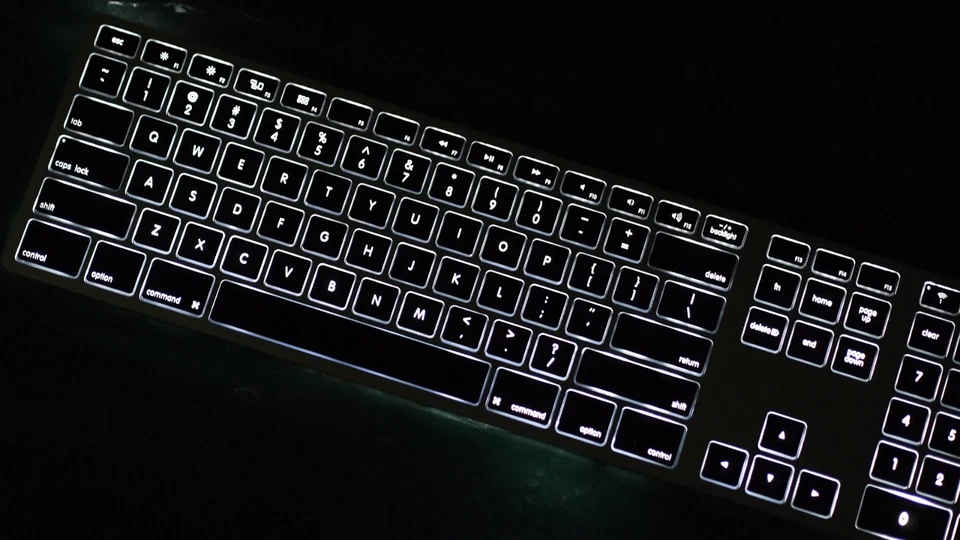 MATIAS Backlit Wireless Aluminum Keyboard - Silver/Black FK418BTLSB - Image 4 of 4