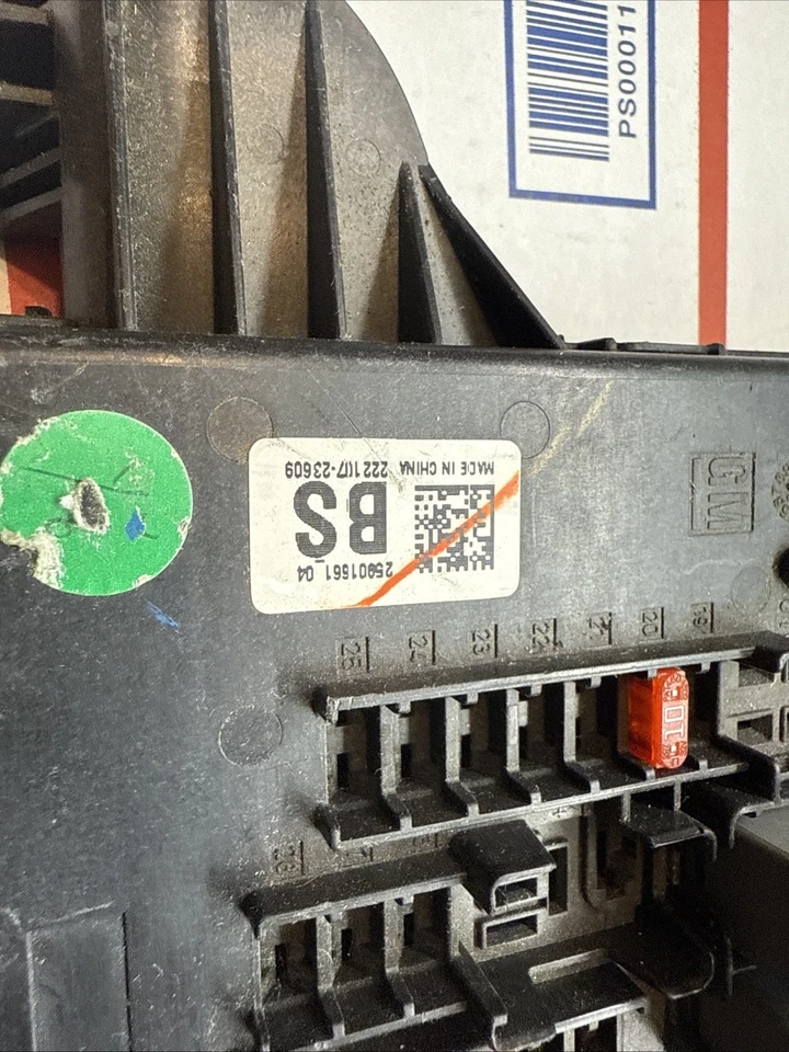 Unidad de conexión de relé de caja de fusibles Buick LaCrosse 2010-2011 módulo 25901661 476 2E6-B4 Foto 3 de 4