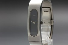 Near MINT GUCCI 2400S 14mm Black Dial Silver Quartz Women's Watch From JAPAN