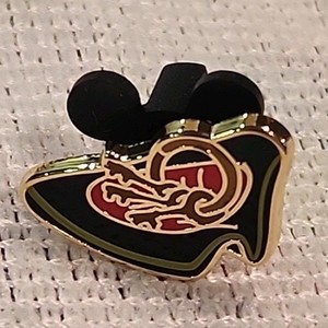 MOG Muppets Treasure Island Pin LE 450 Pirate Hat with Keys on a Ring