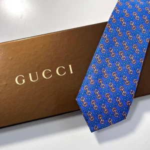 Magnifique cravate GUCCI 58,26 pouces bleu mors de cheval soie