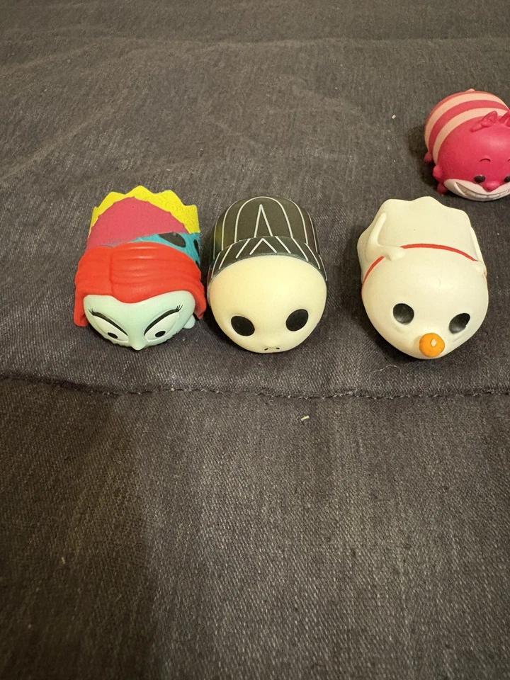 Lote de 13 figuras de vinilo de juguete Disney Pesadilla antes de Navidad Alicia TSUM TSUM Foto 2 de 4