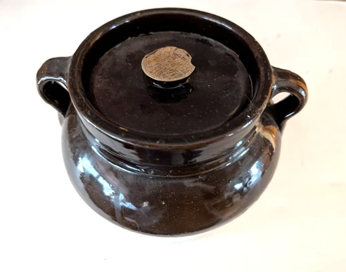 STONEWARE BEAN POT WITH LID TAN & BROWN 7" X 6"
