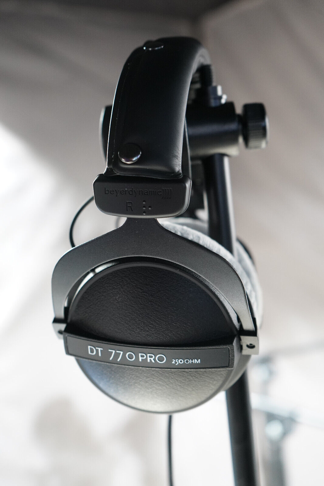 オーディオ機器 ヘッドフォン beyerdynamic DT770PRO 250 Ohm Over the Ear Studio Headphones 